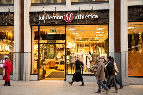 Primul magazin lululemon se deschide în iunie în Băneasa Shopping City. Brandul aduce la București articole pentru yoga, golf sau alte sporturi