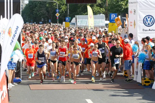 HARTA | Bucharest Half Marathon 2026, în weekend. Se va alerga pe Kiseleff, Buzești, Bulevardele Unirii și Basarabia, dar și pe alte străzi. Program și trasee