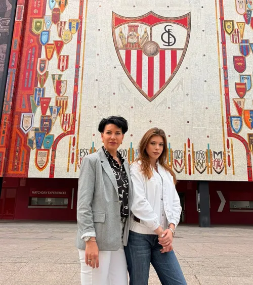 Soția și fiica lui Duckadam, la Sevilla    Familia legendarului portar a mers pe stadionul unde   Helmut a scris istorie  în 1986