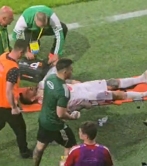 Matei, scos pe targă și dus la spital     Lovitură șocantă la Steaua - Sepsi.  Maghiarul Huszti, eliminat!