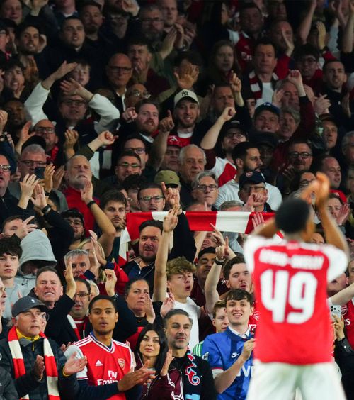 Probleme pentru fani înainte de finală   Suporterii lui Arsenal ar putea trece pe la   București , în drumul spre Budapesta