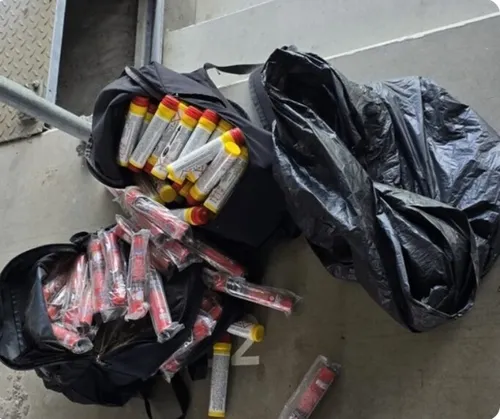 311 materiale pirotehnice confiscate de Jandarmeria Capitalei la Steaua - Sepsi Foto: Jandarmeria București.jpg