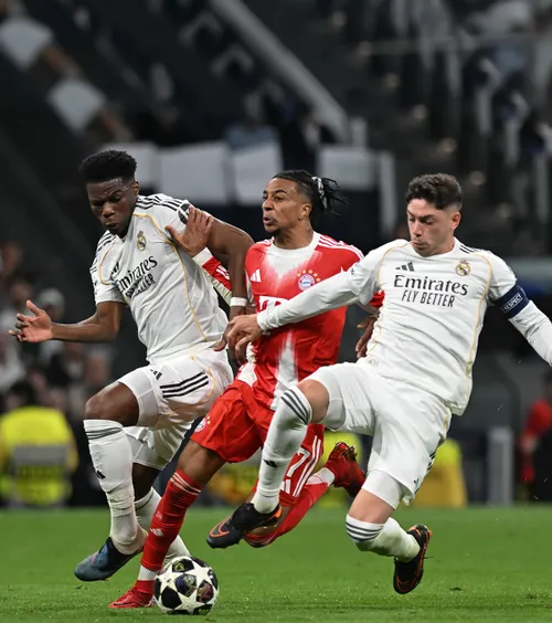 Cauza unui „război” brutal  Vestiarul lui Real Madrid, rupt între două facțiuni. Cazul Valverde - Tchouameni e   imaginea luptei pentru putere. Ce riscă ei!