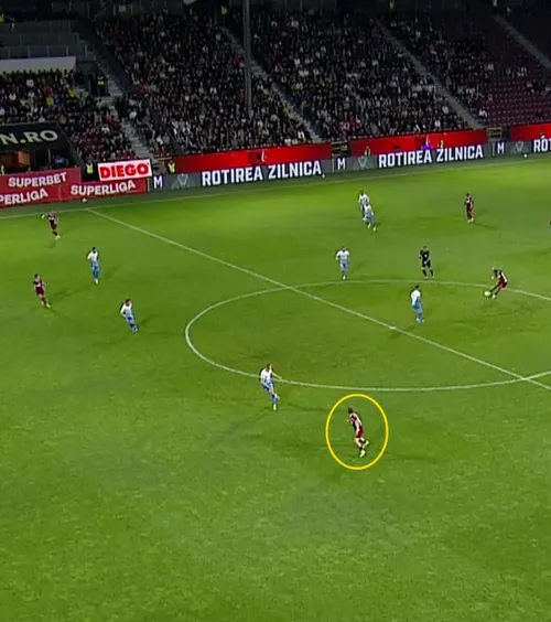 Fază controversată în CFR - Craiova    FOTO  A fost analizată la VAR timp de 5 minute! De ce Kovacs nu a dat penalty pentru gazde la   hențul lui Rus