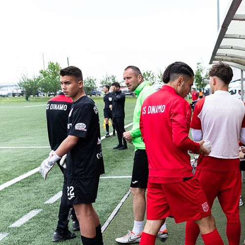 A debutat la 14 ani!    FOTO.  Jucătorul lui   CS Dinamo  a doborât un record la primul meci în Liga 2