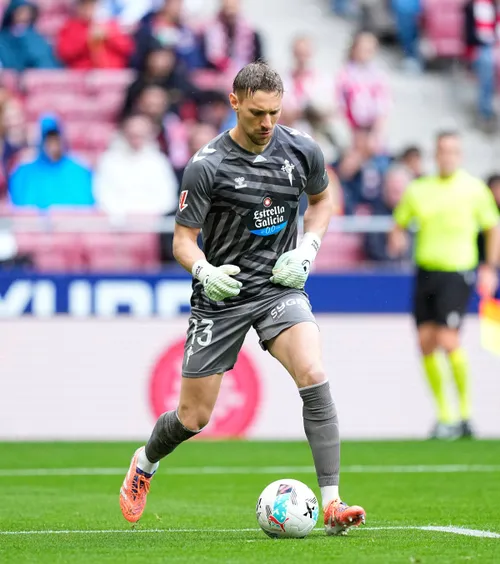 Erou în Atleti - Celta    Ionuț Radu,  omul meciului în victoria istorică: a scos incredibil călcâiul lui Sorloth + cum s-a pozat la final