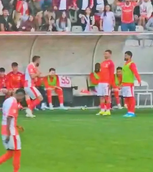 Un fleac, i-a „ciuruit”!    VIDEO.    George Pușcaș  a celebrat într-un mod inedit alături de coechipieri, după ce a marcat primul gol pentru Dinamo