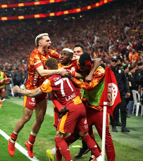 Hagi, mesaj pentru Galatasaray    VIDEO.  Ce a transmis „Regele” după ce turcii au câștigat titlul +   Incident șocant:  mai mulți suporteri, loviți de o mașină!