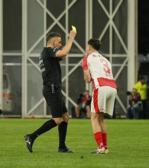 Pierdere mare pentru Dinamo     FOTO.    Un jucător vital   va fi suspendat  la meciul cu CFR Cluj » Ce variante are Kopic