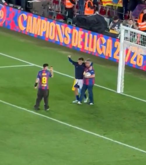 Moment de suflet pe Camp Nou  De ce execută Pedri   un penalty împotriva tatălui său  la fiecare trofeu câștigat