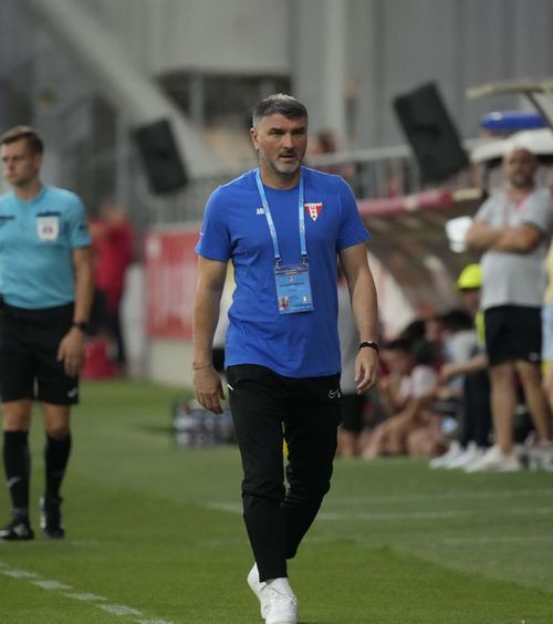 Mihalcea își face bagajele  O   fostă campioană  a României îl vrea pe antrenorul de la UTA + Ar putea lua doi jucători după el