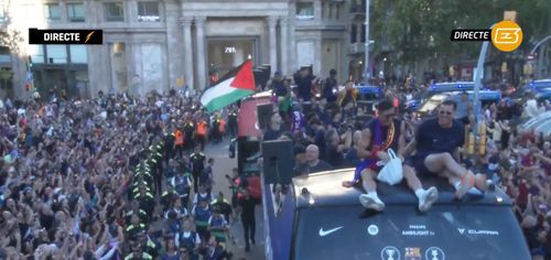 Lamine Yamal a afișat steagul Palestinei în timp ce sărbătorea titlul câștigat de Barcelona. Foto: captură Reddit