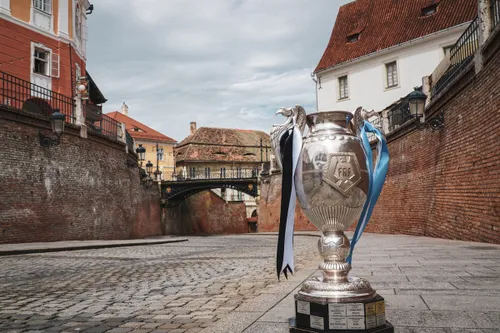 Trofeul Cupei României a ajuns la Sibiu. Foto: Facebook/Cupa României Betano