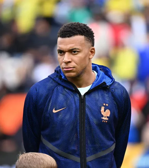 Mbappe, atacat de extremiști!  Căpitanul Franței se teme de ascensiunea dreptei radicale. Contrat de Le Pen și Bardella.   Ironii cu PSG și Real