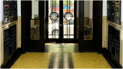FOTO 💛 Spectaculosul bloc cu hol galben de pe strada Tache Ionescu. Povestea unei clădiri Art Deco ridicate în Vechiul București