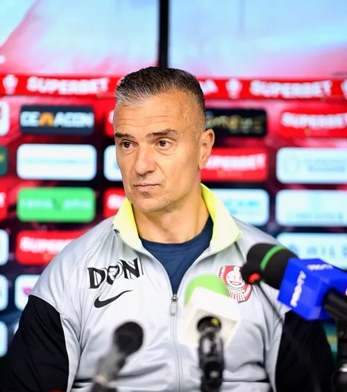 „Piei, Satană!”    FOTO+VIDEO.  Răspunsul lui Daniel Pancu după   insultele rasiale  ale fanilor lui Dinamo » Gestul făcut chiar în fața lor