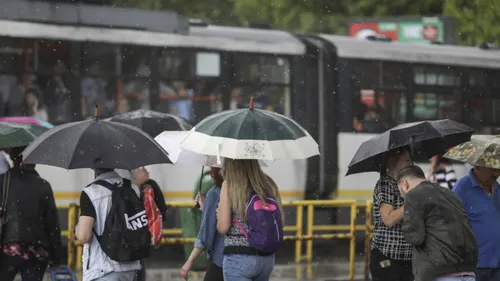 Meteo ALERT | Avertizare de cod galben de ploi torențiale azi în București și Ilfov. ANM: Vor fi acumulări de apă de 20-40 l/mp