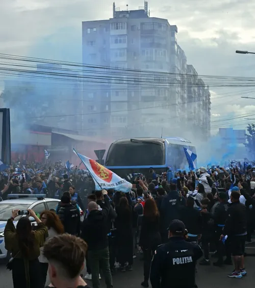 Imagini senzaționale de la Craiova   FOTO+VIDEO. Suporterii olteni   au blocat autocarul  înaintea finalei campionatului!
