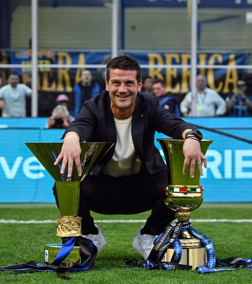 „Am dat lovitura”     FOTO+VIDEO.   Chivu,   emoție și amuzament:  Dimarco i-a vărsat apă în cap + poze cu familia și moment special cu Pio Esposito
