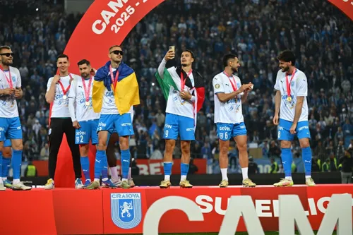 Festivitatea de premiere a noii campioane: Craiova a primit medaliile pentru titlul câștigat în Superliga (foto: Raed Krishan/GOLAZO.ro)