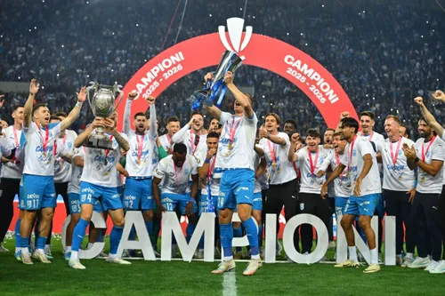 Festivitatea de premiere a noii campioane: Craiova a primit medaliile pentru titlul câștigat în Superliga (foto: Raed Krishan/GOLAZO.ro)