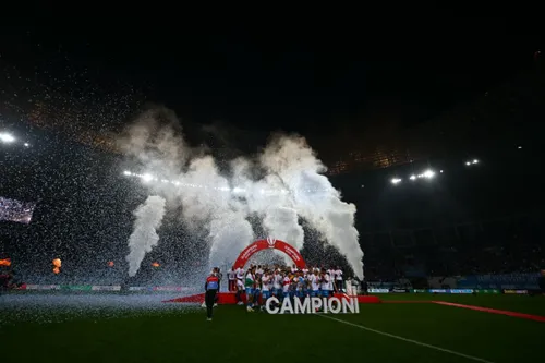Festivitatea de premiere a noii campioane: Craiova a primit medaliile pentru titlul câștigat în Superliga (foto: Raed Krishan/GOLAZO.ro)