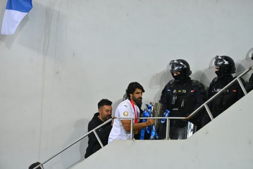 Filipe Coelho și jucătorii de la Craiova au dus trofeul de campioană în galerie (foto: Raed Krishan/GOLAZO.ro)
