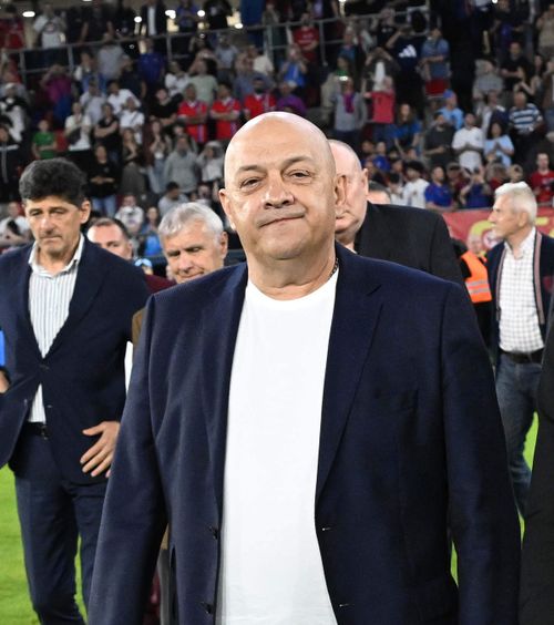 „Al câtelea titlu ați câștigat în seara asta?”  Întrebarea pusă de Gabi Balint lui Pavel Badea, șeful CS Universitatea Craiova »   Înalta Curte va da răspunsul