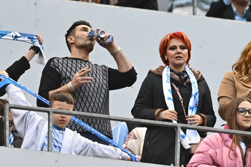 Claudiu Manda și Lia Olguța Vasilescu în tribunele stadionului „Ion Oblemenco” FOTO Raed Krishan/GOLAZO.ro