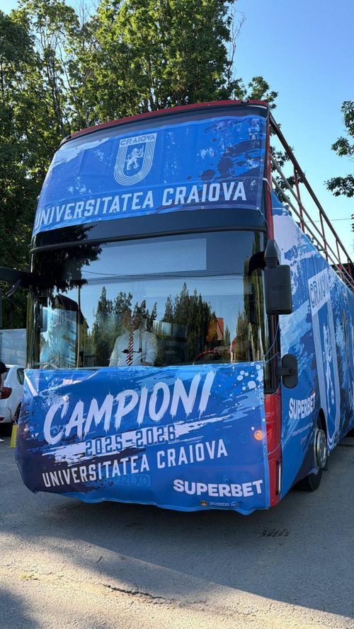 Autocarul pregătit pentru parada Craiovei / foto: GOLAZO.ro