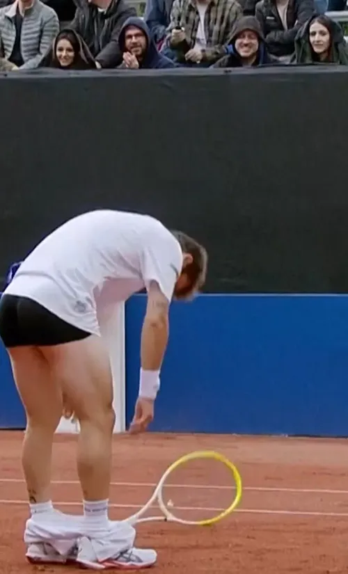Corentin Moutet și-a dat pantalonii jos în timpul meciului cu Alejandro Davidovich Fokina. Foto: captură X/TNT Sports