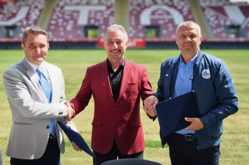Corvinul va evolua pe stadionul „Francisc Neuman” din Arad. Foto: Facebook/FC Corvinul 1921 Hunedoara