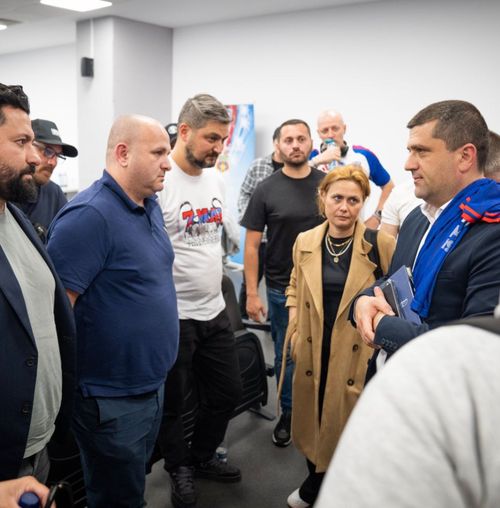 Ministrul s-a întâlnit cu fanii Stelei    Radu Miruță, după ședința de la stadion: „Sufletul acestor oameni este   umilit de decizii politice”