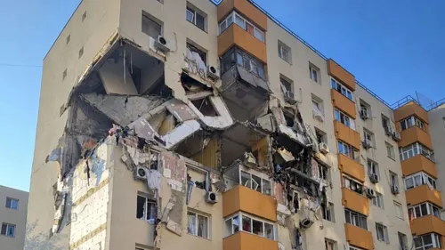 ESENȚIAL | Plan pentru blocul din Rahova: partea distrusă de explozie va fi demolată, constructorii vor încerca s-o salveze pe cealaltă. Când vor putea intra locatarii în ruinele caselor