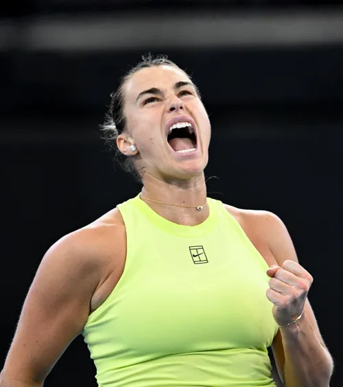 „E OK să arunci racheta, să țipi, s-o iei razna”    Aryna Sabalenka,  despre ieșirile nervoase + mărturie sensibilă despre tragediile trăite: „Plâng în hohote”
