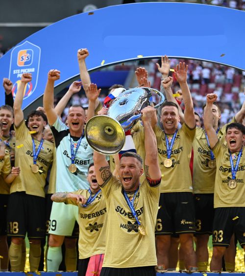 Se retrage și devine patron    Lukas Podolski  pune capăt carierei, dar rămâne la Gornik. Cum a ajuns proprietarul clubului polonez