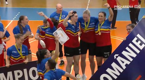 Gloria Bistrița, noua campioană a României la handbal feminin. Foto - captură Pro Arena (21).jpg