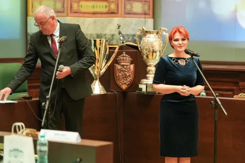 Jucătorii de la U Craiova au devenit cetățeni de onoare ai orașului. Foto: Facebook / Lia Olguta Vasilescu