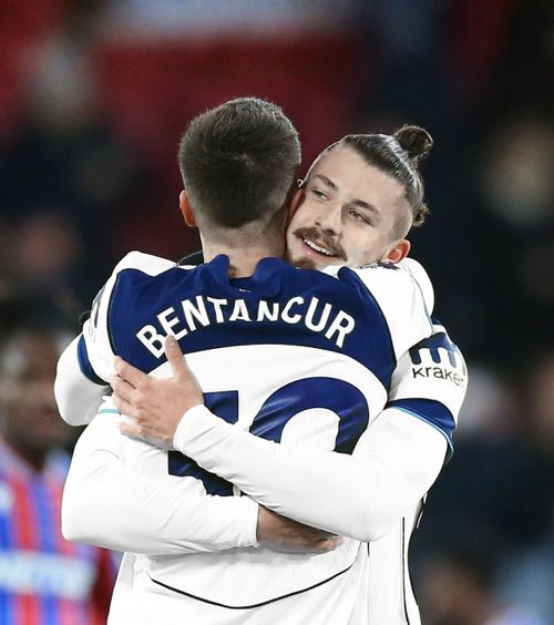 Tottenham rămâne în Premier League  Cu   Drăgușin  introdus pe final, londonezii s-au salvat in extremis de la retrogradare + Anglia putea avea 6 echipe în Ligă!