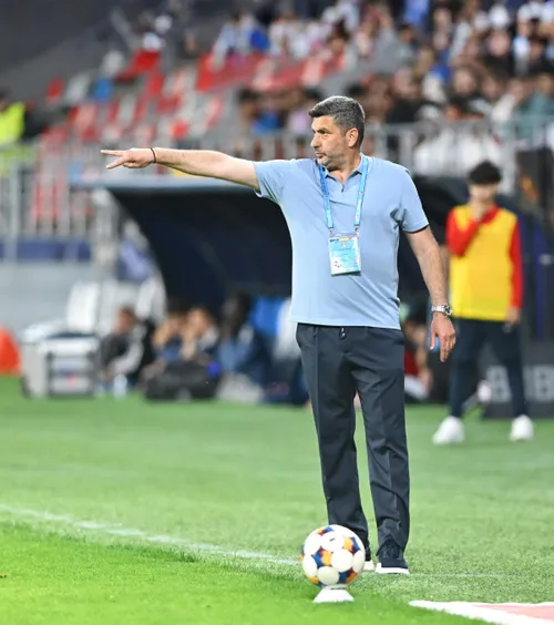 E rău în apărare și cu Baciu    Ce a făcut noul antrenor al lui FCSB  la primul său meci, barajul cu Botoșani. S-a schimbat ceva?