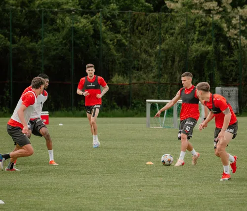 Dinamo antrenament inainte de barajul cu FCSB FOTO FB Dinamo (1).jpg