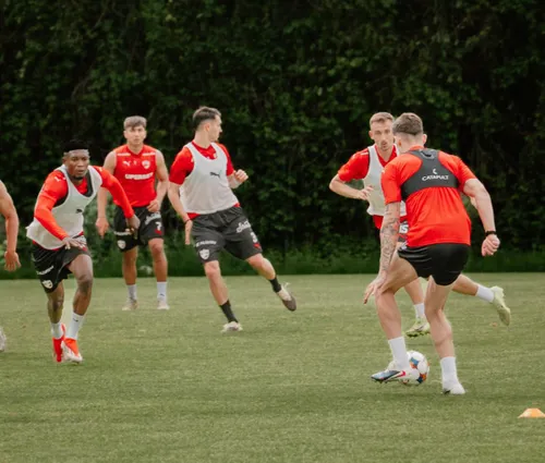 Dinamo antrenament inainte de barajul cu FCSB FOTO FB Dinamo (7).jpg
