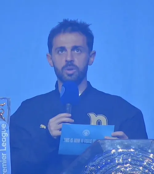 „Pep, toți vor să știe!”  Bernardo Silva n-a lăsat adevărul să strice o glumă bună și a readus în actualitate   imaginile cu Guardiola devenite meme