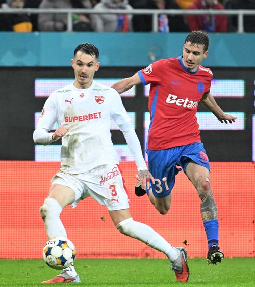  Strategii opuse  Cum arată primele promise jucătorilor înainte de   barajul Dinamo - FCSB