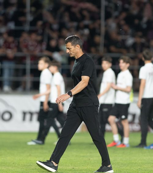 S-a încheiat era Gâlcă  Rapid a anunțat   despărțirea de antrenor,  după un sezon sub așteptări