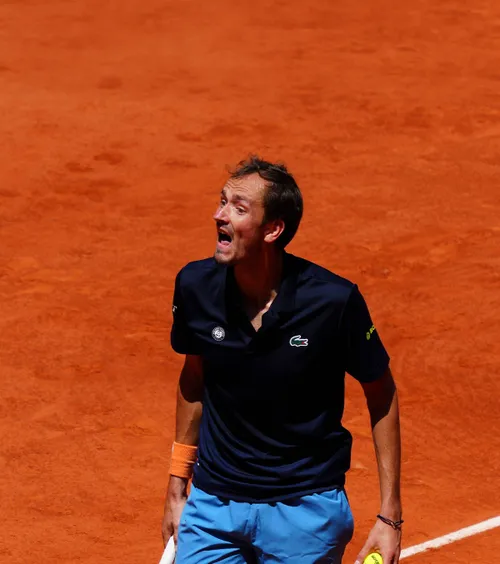 Contre cu soția la Roland Garros     VIDEO.    Daniil Medvedev,  ceartă în timpul meciului » Continuă seria neagră de la Paris