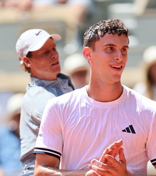 Sinner, acuzat că a trișat  Liderul mondial,   ținta criticilor  după eliminarea neașteptată de la Roland Garros: „Ar trebui sancționat!”