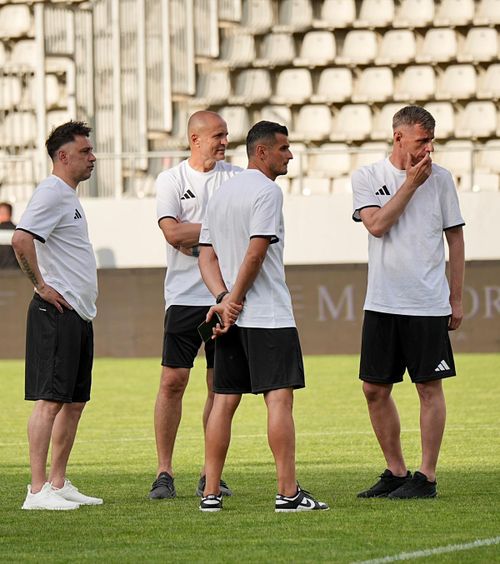 UEFAntasticii, meci aniversar   Cum arată protagoniștii „sfertului” european Steaua - Rapid,   la 20 de ani distanță:  joacă acum, pe stadionul Arcul de Triumf