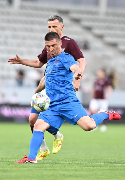 UEFAntasticii, meci aniversar   Cum arată protagoniștii „sfertului” european Steaua - Rapid,   la 20 de ani distanță:  joacă acum, pe stadionul Arcul de Triumf