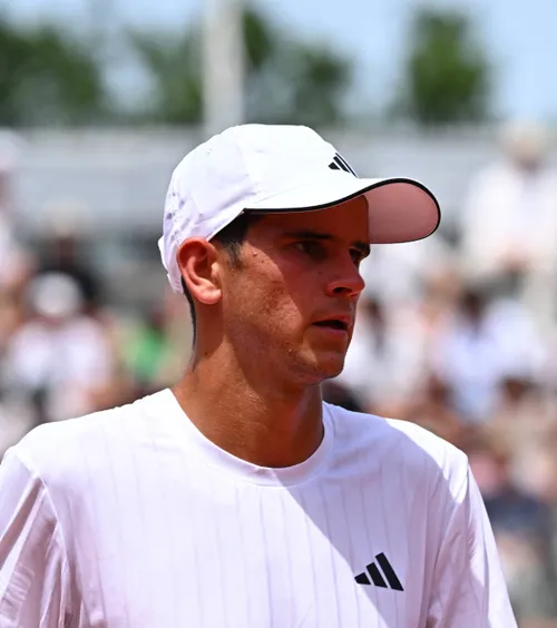 Furie la Roland Garros     FOTO.   Tenismen acuzat de un   gest agresiv  față de un copil de mingi » Cum se apără sportivul